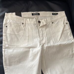 Buffalo David Bitton Women's Cream Mid Rise Stretch Skinny Ankle Grazer. Size 8